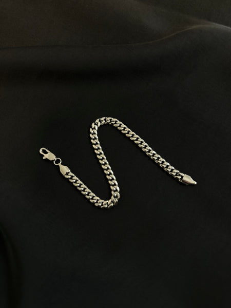 Why the 5mm Cuban Chain Bracelet is the Perfect Jewelry for Men
